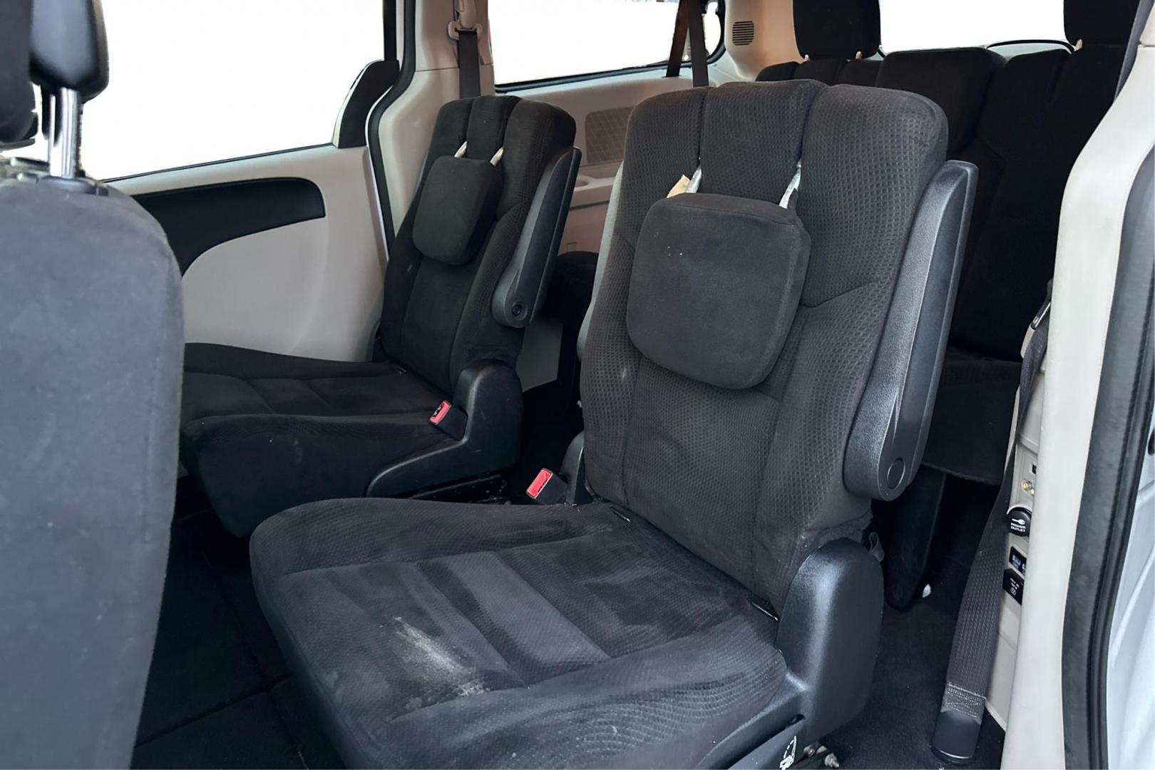 2015 White Dodge Grand Caravan SXT (2C4RDGCG3FR) with an 3.6L V6 DOHC 24V engine, 6-Speed Automatic transmission, located at 7755 State Street, Midvale, UT, 84047, (801) 753-9063, 40.610329, -111.890656 - Photo#14