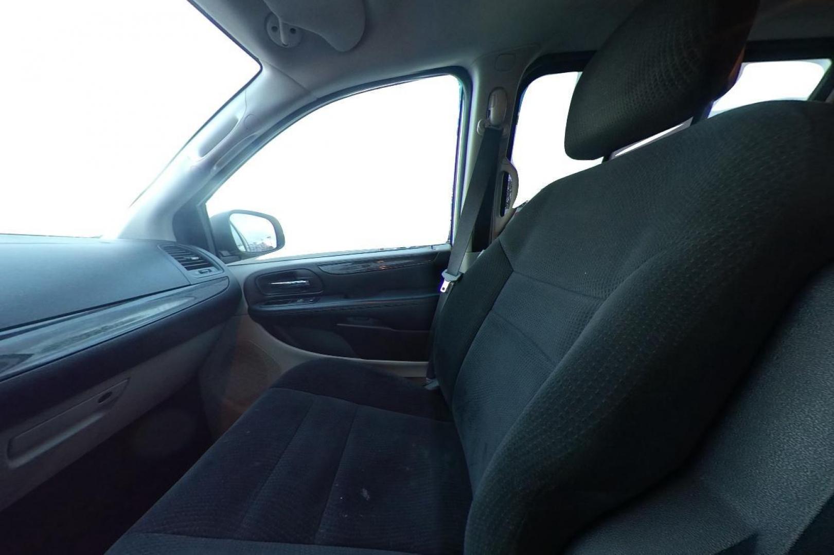 2015 White Dodge Grand Caravan SXT (2C4RDGCG3FR) with an 3.6L V6 DOHC 24V engine, 6-Speed Automatic transmission, located at 7755 State Street, Midvale, UT, 84047, (801) 753-9063, 40.610329, -111.890656 - Photo#17