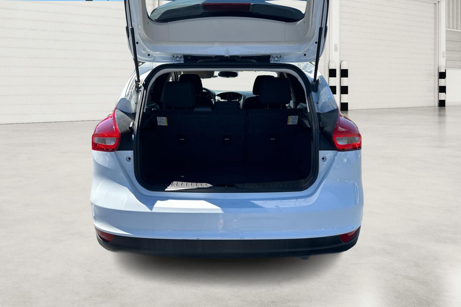 2015 White Ford Focus SE Hatch (1FADP3K23FL) with an 2.0L L4 DOHC 16V engine, 5-Speed Manual transmission, located at 7755 State Street, Midvale, UT, 84047, (801) 753-9063, 40.610329, -111.890656 - Photo#10