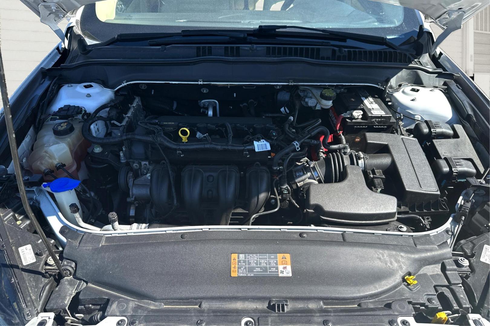 2015 White Ford Fusion SE (3FA6P0H71FR) with an 2.5L L4 DOHC 16V engine, Auto, 6-Spd w/SelShft transmission, located at 7755 State Street, Midvale, UT, 84047, (801) 753-9063, 40.610329, -111.890656 - Photo#10