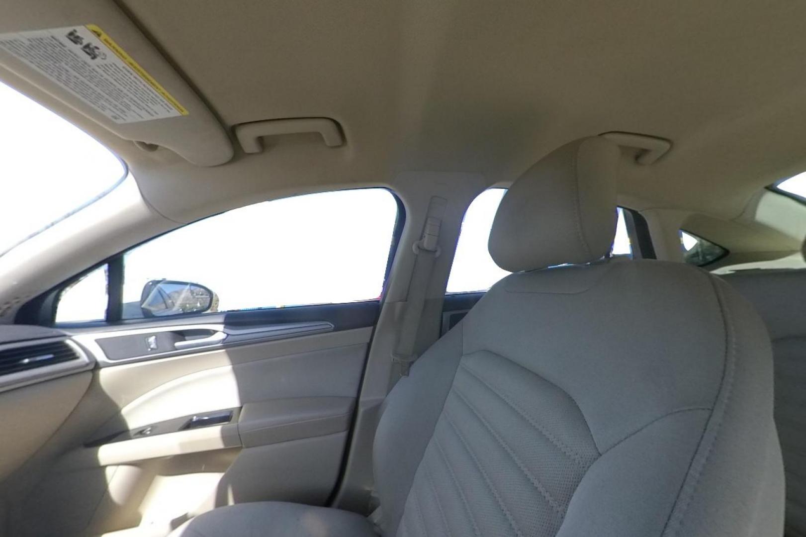 2015 White Ford Fusion SE (3FA6P0H71FR) with an 2.5L L4 DOHC 16V engine, Auto, 6-Spd w/SelShft transmission, located at 7755 State Street, Midvale, UT, 84047, (801) 753-9063, 40.610329, -111.890656 - Photo#15