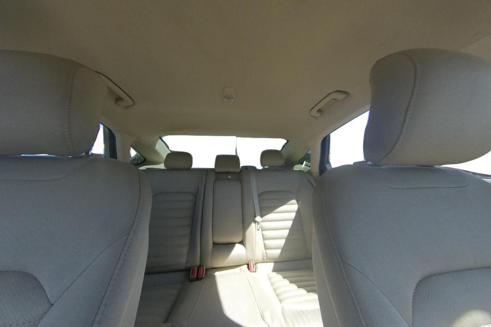 2015 White Ford Fusion SE (3FA6P0H71FR) with an 2.5L L4 DOHC 16V engine, Auto, 6-Spd w/SelShft transmission, located at 7755 State Street, Midvale, UT, 84047, (801) 753-9063, 40.610329, -111.890656 - Photo#16