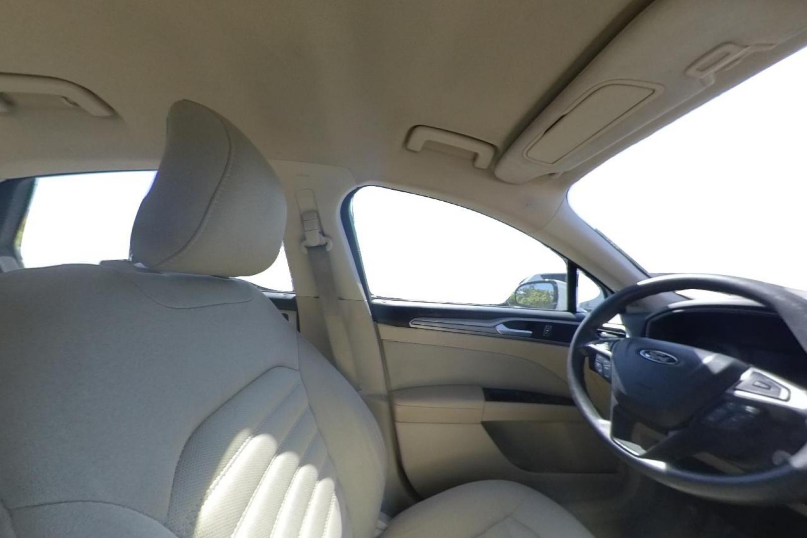 2015 White Ford Fusion SE (3FA6P0H71FR) with an 2.5L L4 DOHC 16V engine, Auto, 6-Spd w/SelShft transmission, located at 7755 State Street, Midvale, UT, 84047, (801) 753-9063, 40.610329, -111.890656 - Photo#17