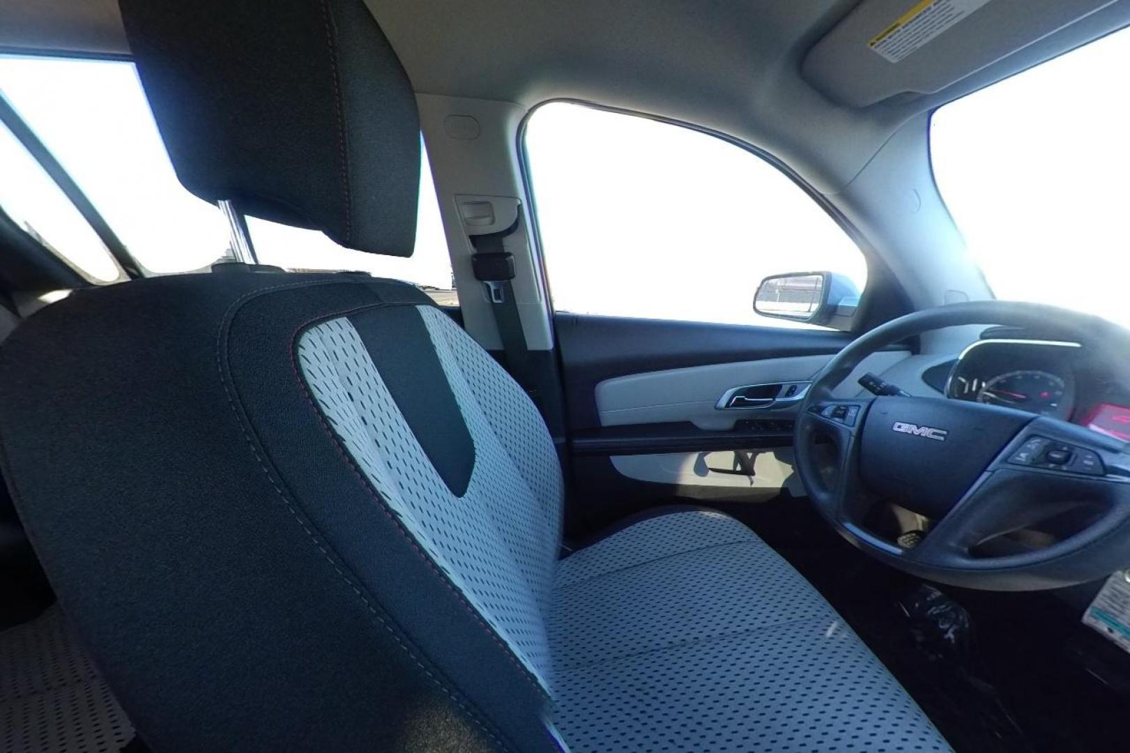 2015 Silver GMC Terrain SLE1 FWD (2GKALMEKXF6) with an 2.4L L4 DOHC 16V FFV engine, 6-Speed Automatic transmission, located at 7755 State Street, Midvale, UT, 84047, (801) 753-9063, 40.610329, -111.890656 - Photo#19