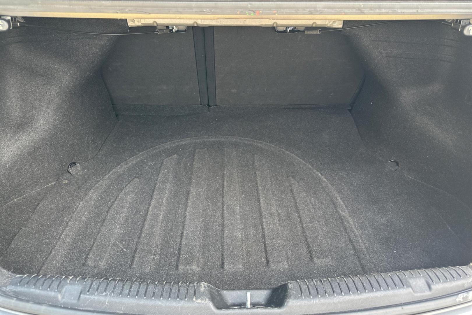 2015 Gray Hyundai Elantra Limited (KMHDH4AE1FU) with an 1.8L L4 DOHC 16V engine, 6-Speed Automatic transmission, located at 767 S State Road, Pleasant Grove, UT, 84062, (801) 785-1058, 40.354839, -111.736687 - Photo#13