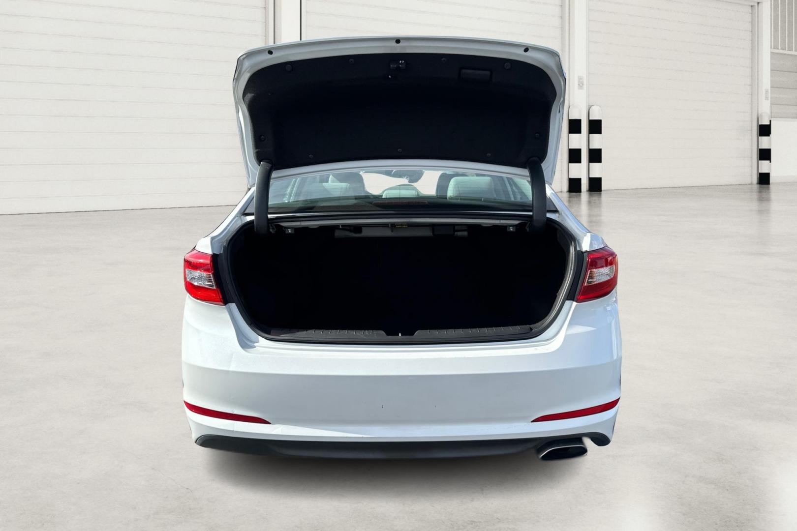 2015 White Hyundai Sonata ECO (5NPE24AF1FH) with an 1.6L L4 DOHC 16V engine, 7-Speed Automatic transmission, located at 7755 State Street, Midvale, UT, 84047, (801) 753-9063, 40.610329, -111.890656 - Photo#13