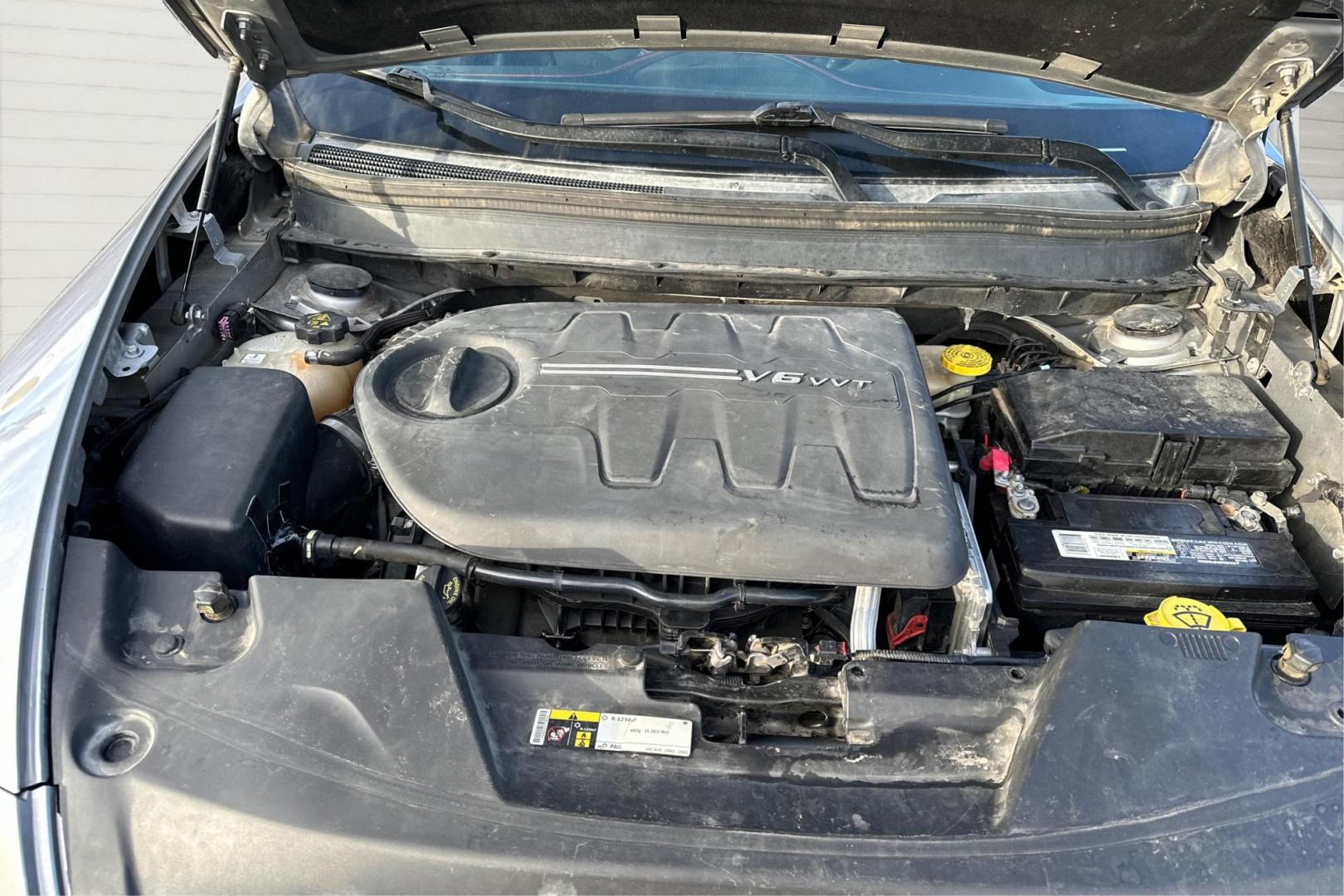 2015 Silver Jeep Cherokee Trailhawk 4WD (1C4PJMBS9FW) with an 3.2L V6 DOHC 24V engine, 9-Speed Automatic transmission, located at 7755 State Street, Midvale, UT, 84047, (801) 753-9063, 40.610329, -111.890656 - Photo#10