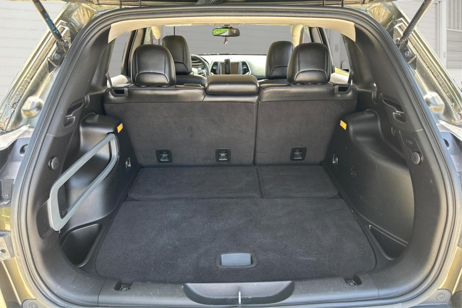 2015 Green Jeep Cherokee Trailhawk 4WD (1C4PJMBSXFW) with an 3.2L V6 DOHC 24V engine, 9-Speed Automatic transmission, located at 767 S State Road, Pleasant Grove, UT, 84062, (801) 785-1058, 40.354839, -111.736687 - Photo#13