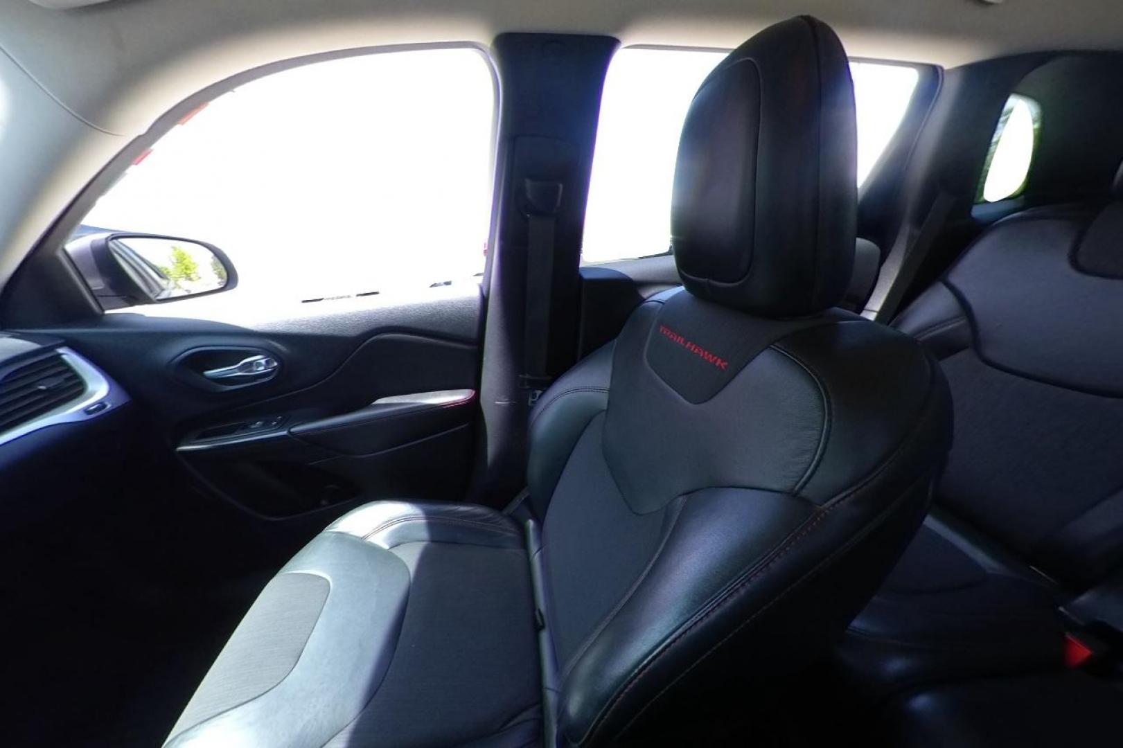 2015 Green Jeep Cherokee Trailhawk 4WD (1C4PJMBSXFW) with an 3.2L V6 DOHC 24V engine, 9-Speed Automatic transmission, located at 767 S State Road, Pleasant Grove, UT, 84062, (801) 785-1058, 40.354839, -111.736687 - Photo#16