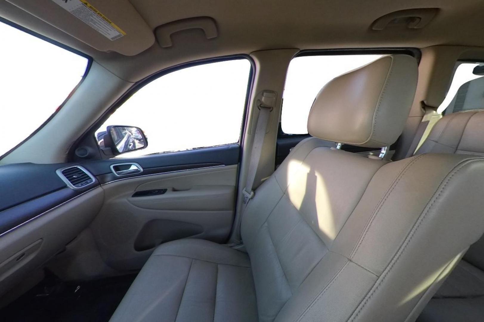 2015 Black Jeep Grand Cherokee Limited 2WD (1C4RJEBGXFC) with an 3.6L V6 DOHC 24V engine, 8-Speed Automatic transmission, located at 7755 State Street, Midvale, UT, 84047, (801) 753-9063, 40.610329, -111.890656 - Photo#15