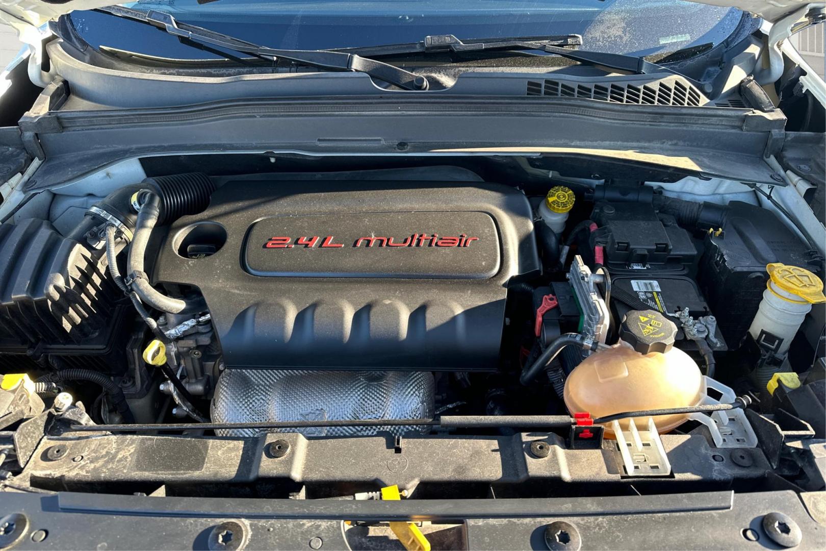 2015 White Jeep Renegade Latitude FWD (ZACCJABTXFP) with an 2.4L L4 engine, 6-Speed Manual transmission, located at 7755 State Street, Midvale, UT, 84047, (801) 753-9063, 40.610329, -111.890656 - Photo#10