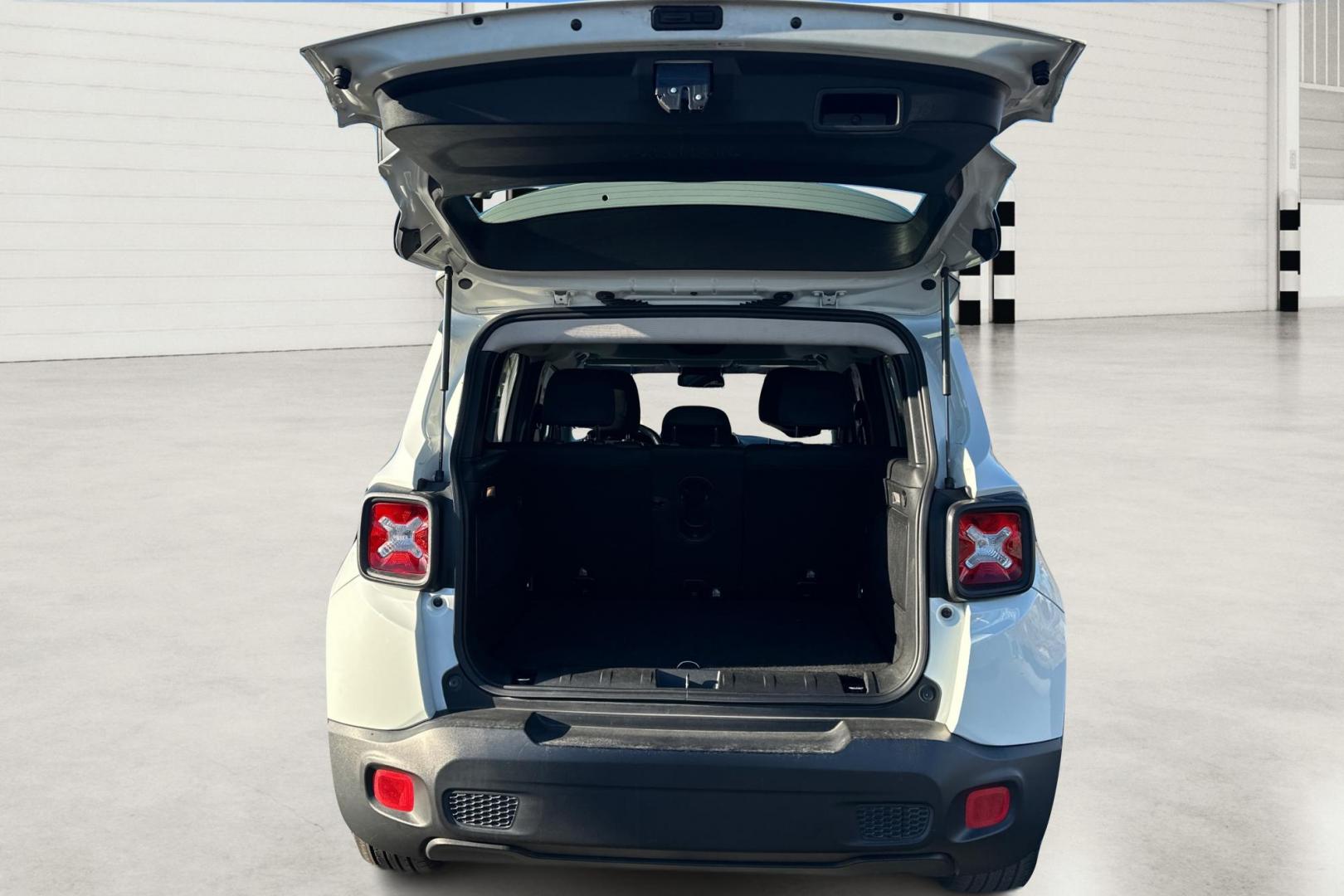 2015 White Jeep Renegade Latitude FWD (ZACCJABTXFP) with an 2.4L L4 engine, 6-Speed Manual transmission, located at 7755 State Street, Midvale, UT, 84047, (801) 753-9063, 40.610329, -111.890656 - Photo#13