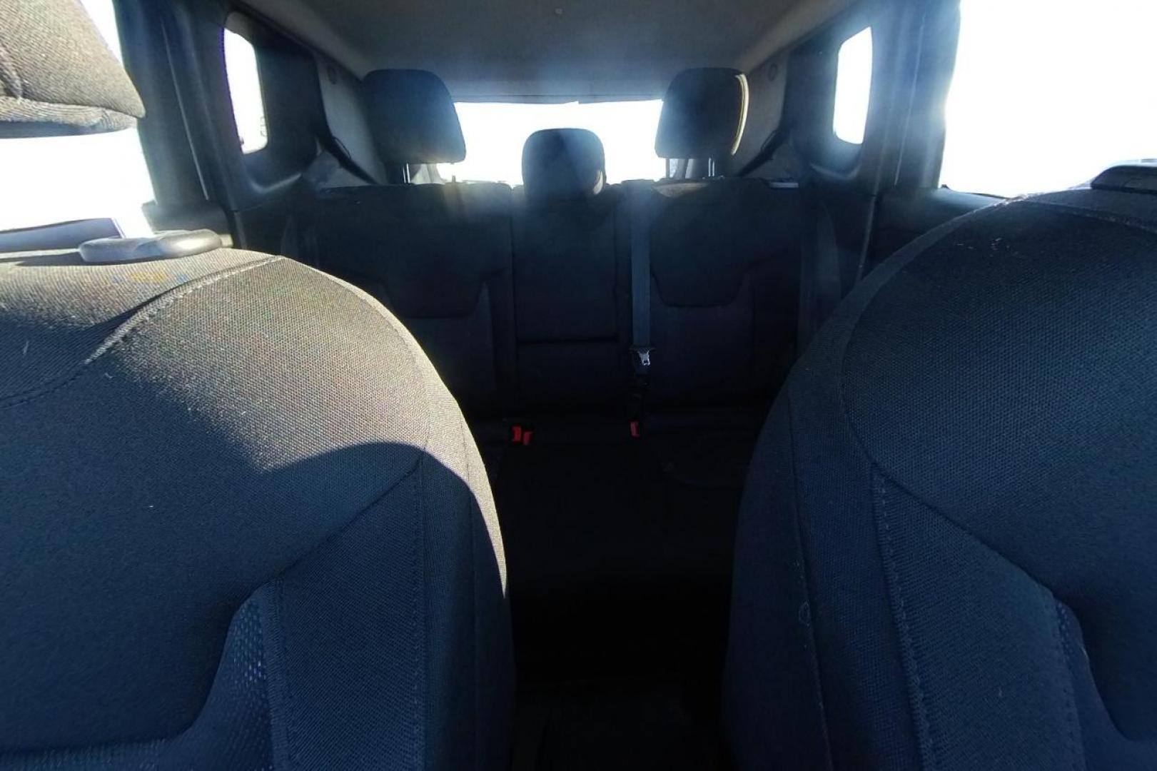 2015 White Jeep Renegade Latitude FWD (ZACCJABTXFP) with an 2.4L L4 engine, 6-Speed Manual transmission, located at 7755 State Street, Midvale, UT, 84047, (801) 753-9063, 40.610329, -111.890656 - Photo#18