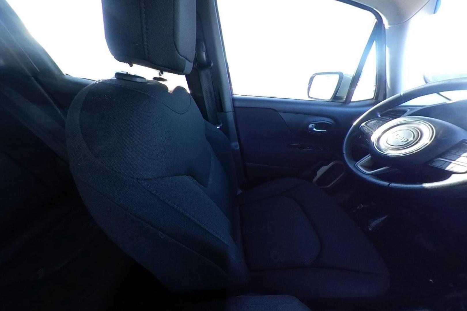 2015 White Jeep Renegade Latitude FWD (ZACCJABTXFP) with an 2.4L L4 engine, 6-Speed Manual transmission, located at 7755 State Street, Midvale, UT, 84047, (801) 753-9063, 40.610329, -111.890656 - Photo#19