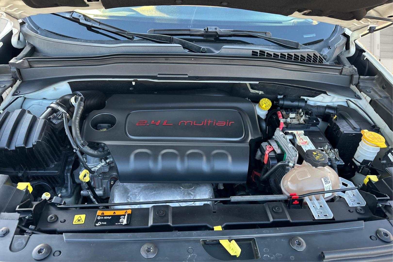 2015 White Jeep Renegade Latitude FWD (ZACCJABT0FP) with an 2.4L L4 engine, 6-Speed Manual transmission, located at 7755 State Street, Midvale, UT, 84047, (801) 753-9063, 40.610329, -111.890656 - Photo#10