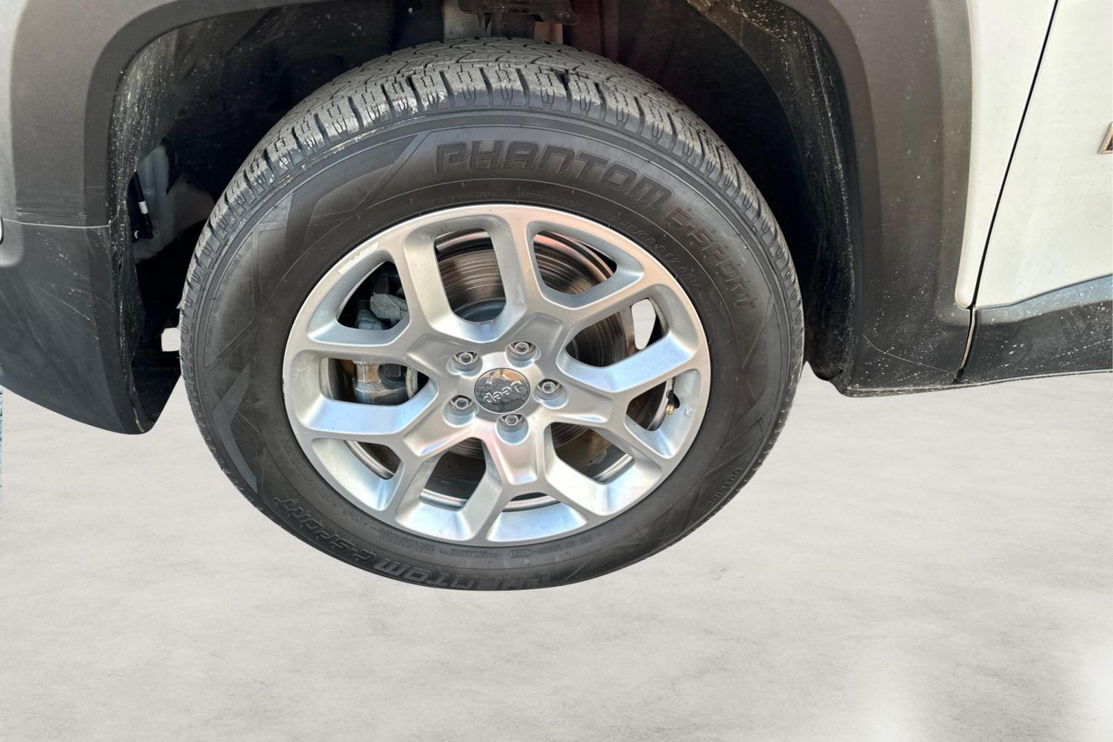 2015 White Jeep Renegade Latitude FWD (ZACCJABT0FP) with an 2.4L L4 engine, 6-Speed Manual transmission, located at 7755 State Street, Midvale, UT, 84047, (801) 753-9063, 40.610329, -111.890656 - Photo#12