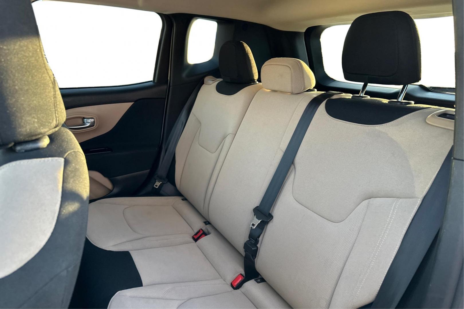 2015 White Jeep Renegade Latitude FWD (ZACCJABT0FP) with an 2.4L L4 engine, 6-Speed Manual transmission, located at 7755 State Street, Midvale, UT, 84047, (801) 753-9063, 40.610329, -111.890656 - Photo#15