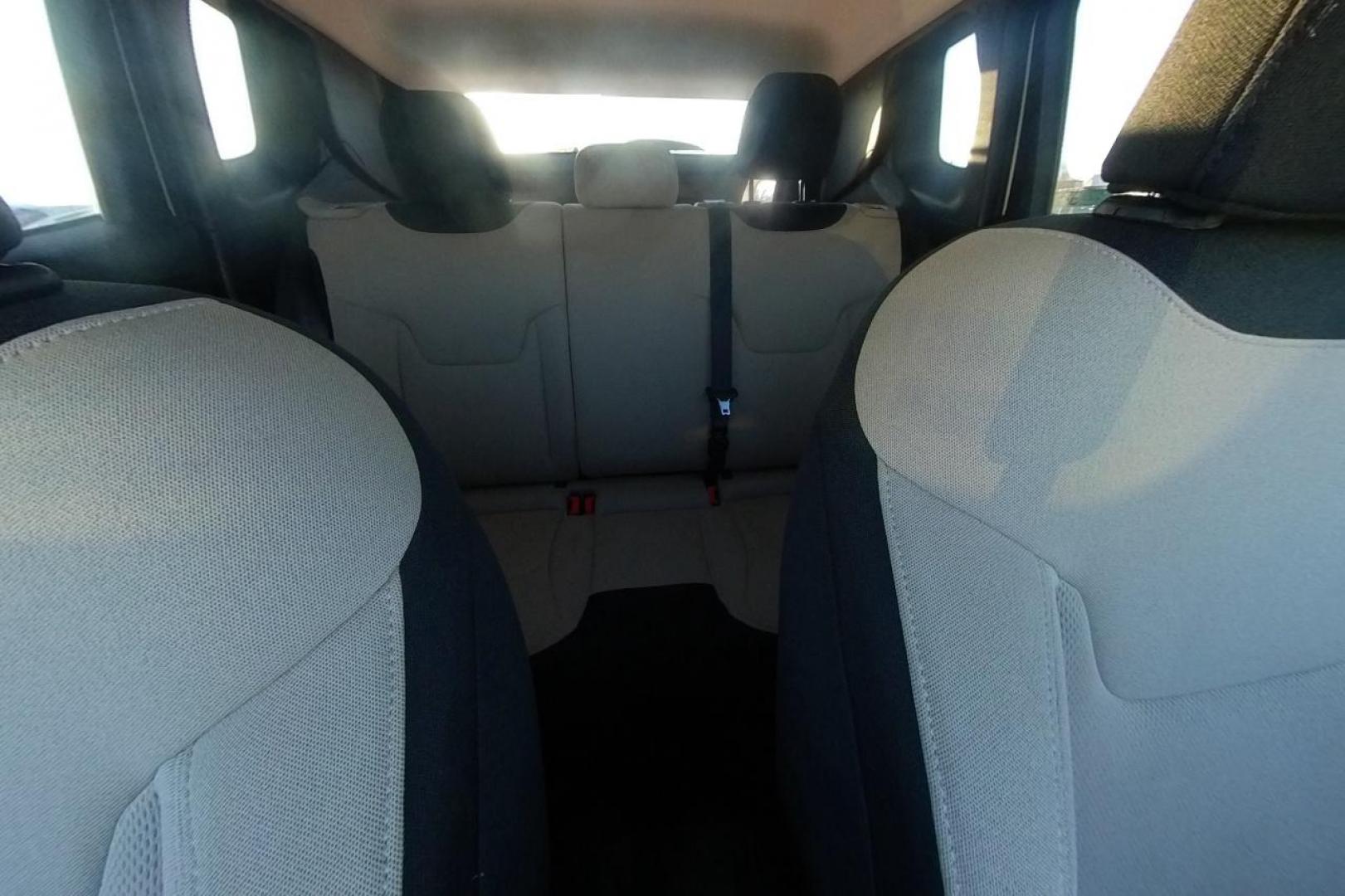 2015 White Jeep Renegade Latitude FWD (ZACCJABT0FP) with an 2.4L L4 engine, 6-Speed Manual transmission, located at 7755 State Street, Midvale, UT, 84047, (801) 753-9063, 40.610329, -111.890656 - Photo#18