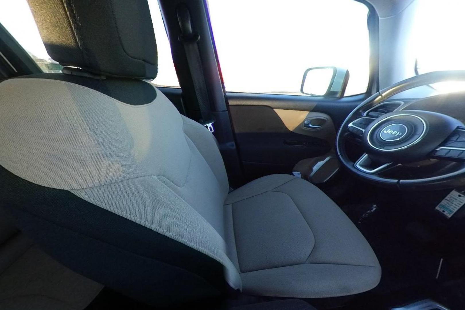 2015 White Jeep Renegade Latitude FWD (ZACCJABT0FP) with an 2.4L L4 engine, 6-Speed Manual transmission, located at 7755 State Street, Midvale, UT, 84047, (801) 753-9063, 40.610329, -111.890656 - Photo#19
