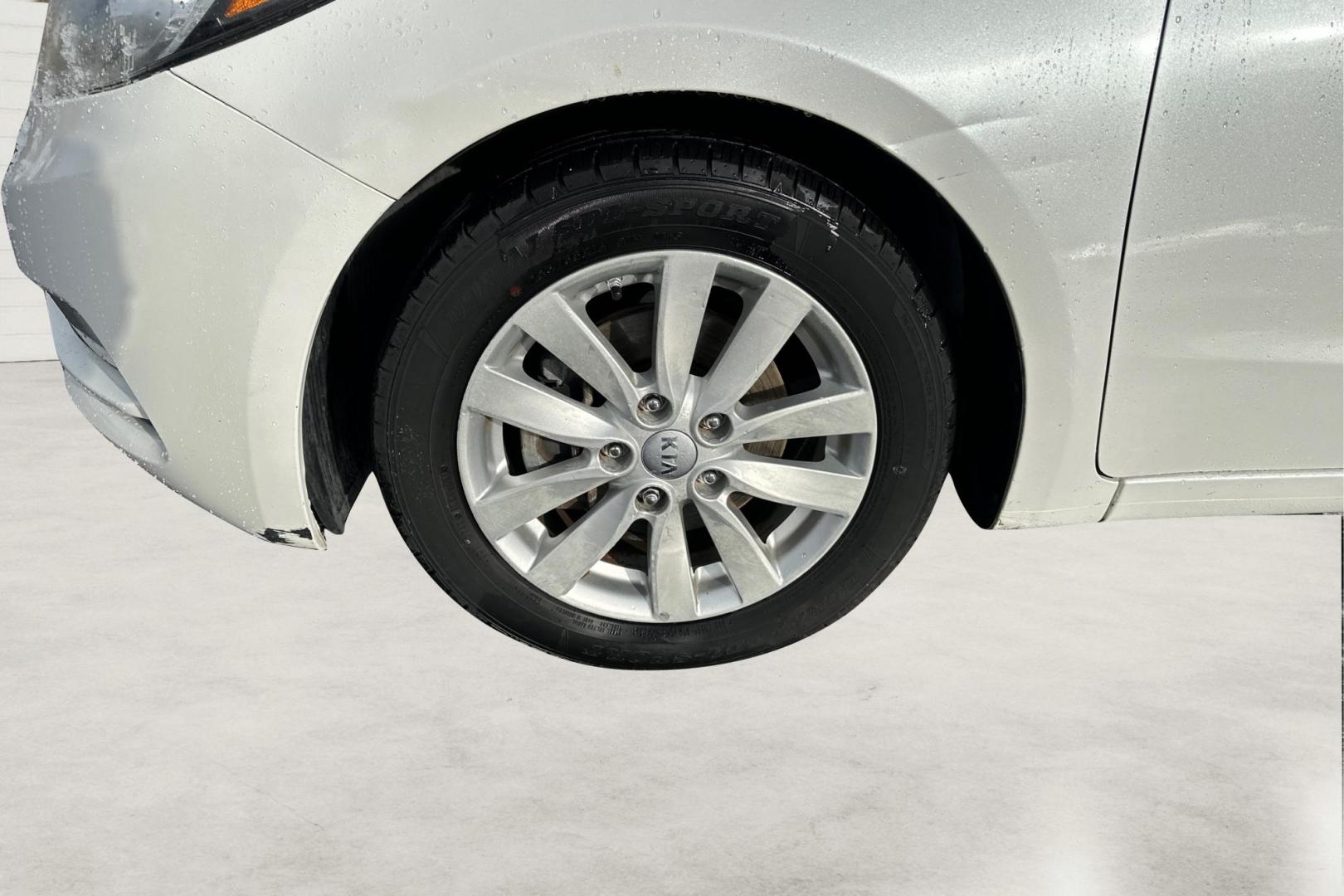 2015 White Kia Forte 5-Door EX (KNAFX5A83F5) with an 2.0L L4 DOHC 16V engine, 6-Speed Automatic transmission, located at 7755 State Street, Midvale, UT, 84047, (801) 753-9063, 40.610329, -111.890656 - Photo#12