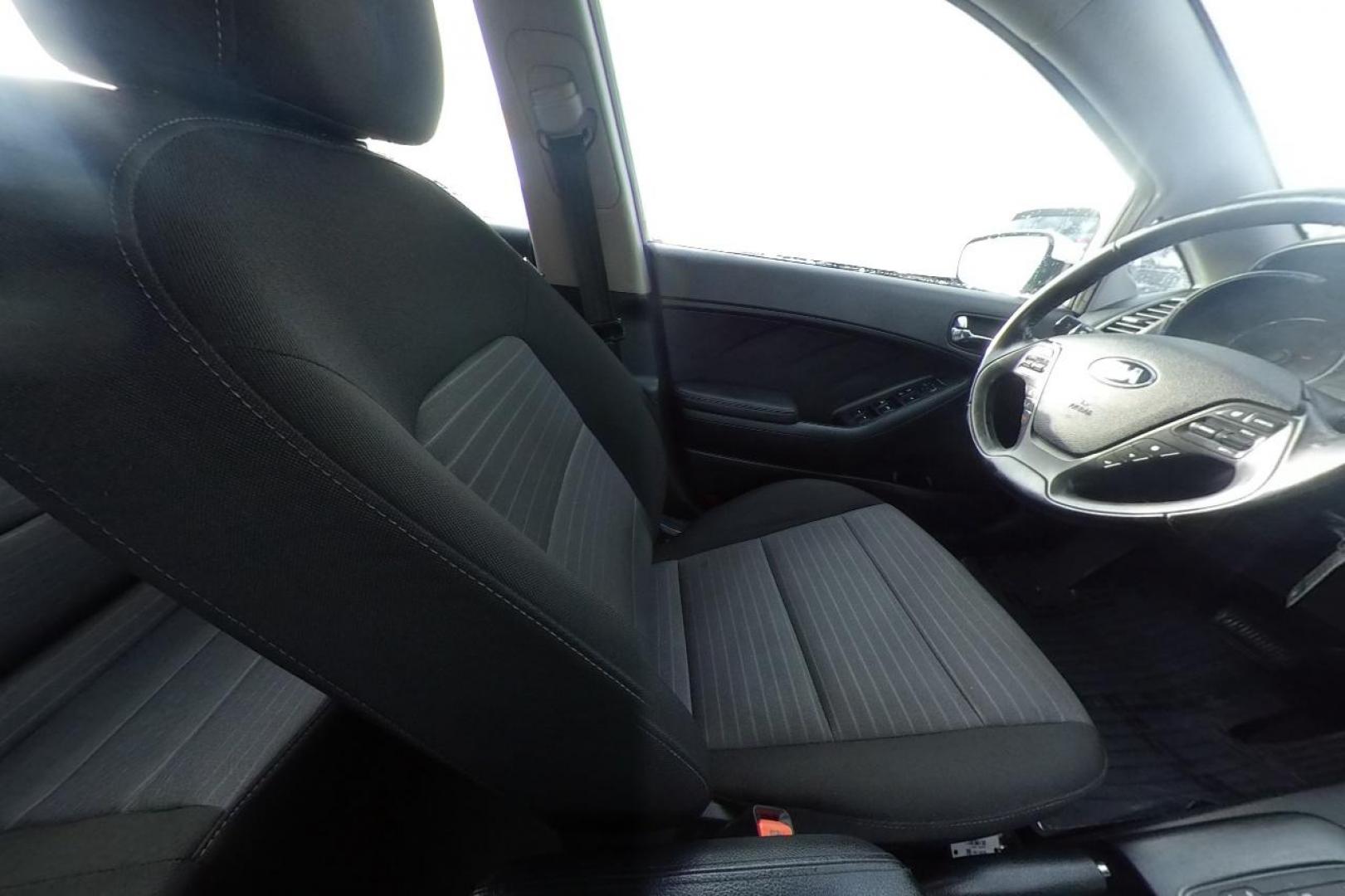 2015 White Kia Forte 5-Door EX (KNAFX5A83F5) with an 2.0L L4 DOHC 16V engine, 6-Speed Automatic transmission, located at 7755 State Street, Midvale, UT, 84047, (801) 753-9063, 40.610329, -111.890656 - Photo#19
