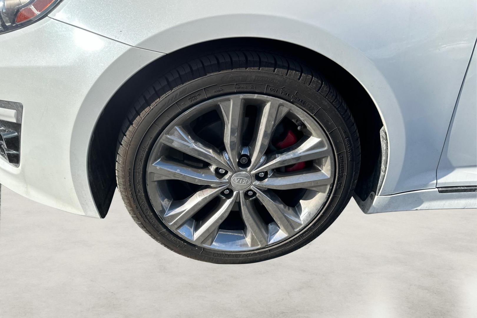 2015 White Kia Optima SX Turbo (5XXGR4A68FG) with an 2.0L L4 DOHC 16V TURBO engine, 6-Speed Automatic transmission, located at 344 S Washington Blvd, Ogden, UT, 84404, (801) 399-1799, 41.255482, -111.970848 - Photo#12