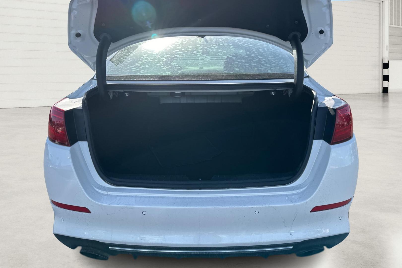 2015 White Kia Optima SX Turbo (5XXGR4A68FG) with an 2.0L L4 DOHC 16V TURBO engine, 6-Speed Automatic transmission, located at 344 S Washington Blvd, Ogden, UT, 84404, (801) 399-1799, 41.255482, -111.970848 - Photo#13