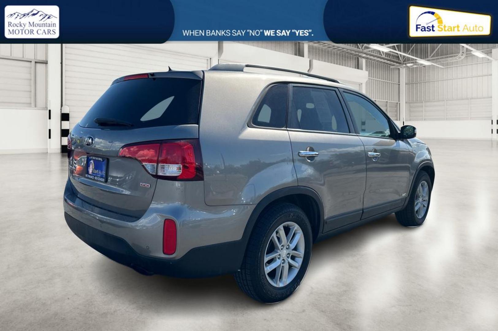 2015 Silver Kia Sorento LX AWD (5XYKTCA6XFG) with an 2.4L L4 DOHC 16V engine, 6-Speed Automatic transmission, located at 7755 State Street, Midvale, UT, 84047, (801) 753-9063, 40.610329, -111.890656 - Photo#2