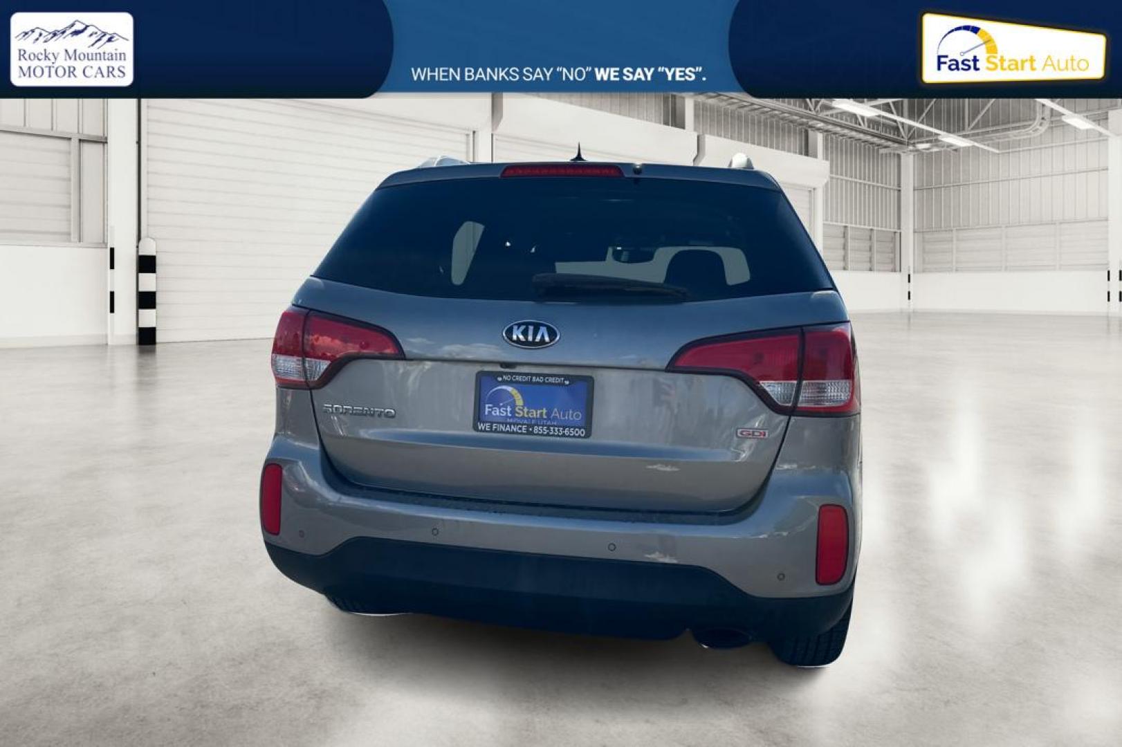 2015 Silver Kia Sorento LX AWD (5XYKTCA6XFG) with an 2.4L L4 DOHC 16V engine, 6-Speed Automatic transmission, located at 7755 State Street, Midvale, UT, 84047, (801) 753-9063, 40.610329, -111.890656 - Photo#4