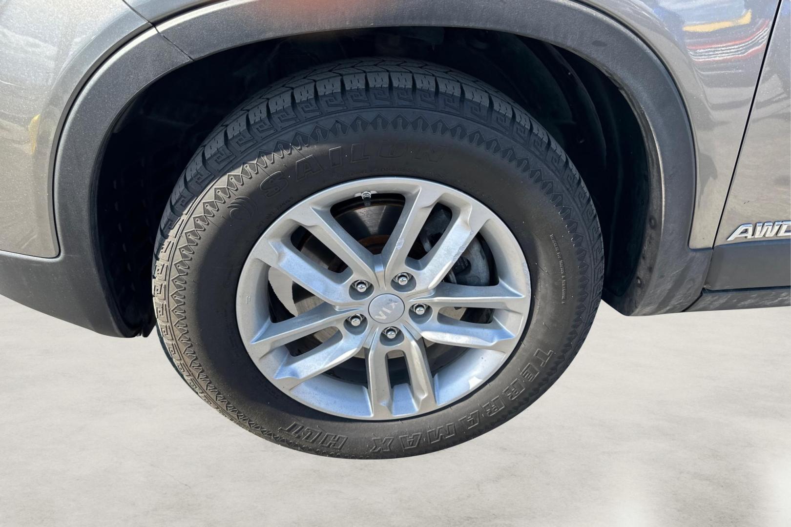 2015 Silver Kia Sorento LX AWD (5XYKTCA6XFG) with an 2.4L L4 DOHC 16V engine, 6-Speed Automatic transmission, located at 7755 State Street, Midvale, UT, 84047, (801) 753-9063, 40.610329, -111.890656 - Photo#12