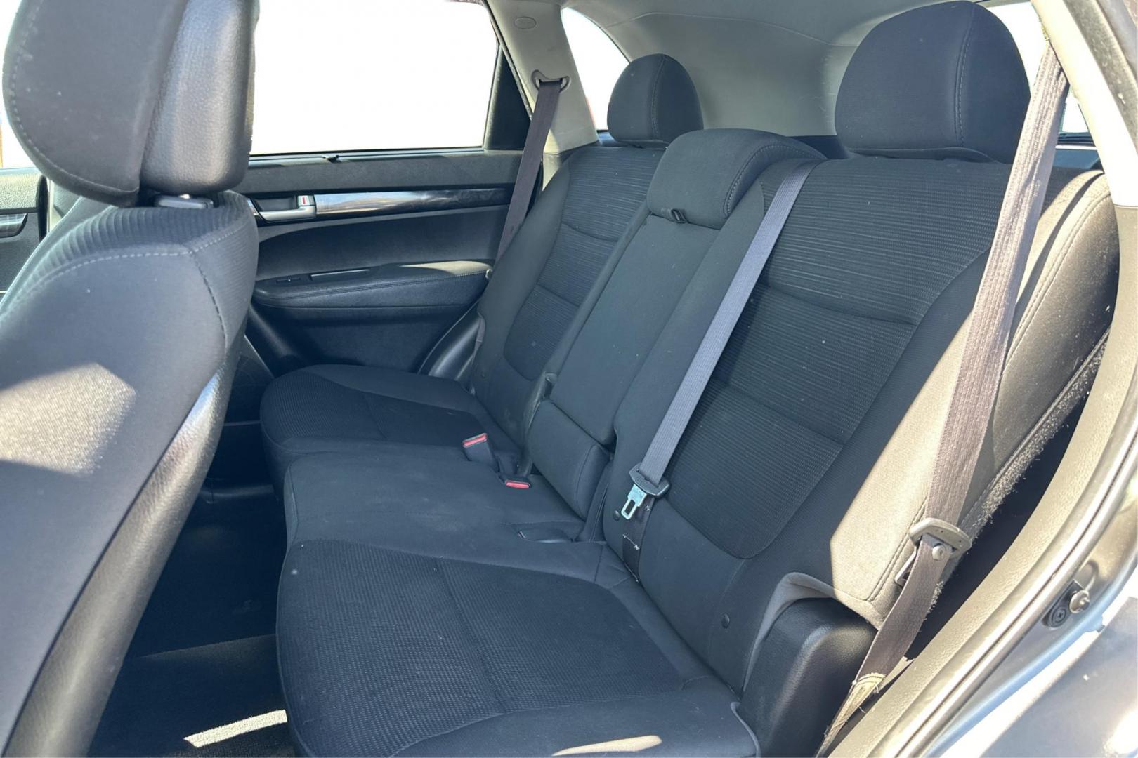 2015 Silver Kia Sorento LX AWD (5XYKTCA6XFG) with an 2.4L L4 DOHC 16V engine, 6-Speed Automatic transmission, located at 7755 State Street, Midvale, UT, 84047, (801) 753-9063, 40.610329, -111.890656 - Photo#14