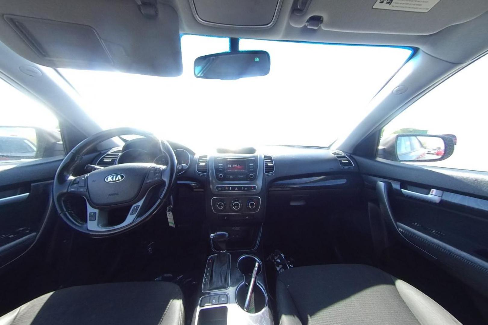 2015 Silver Kia Sorento LX AWD (5XYKTCA6XFG) with an 2.4L L4 DOHC 16V engine, 6-Speed Automatic transmission, located at 7755 State Street, Midvale, UT, 84047, (801) 753-9063, 40.610329, -111.890656 - Photo#15