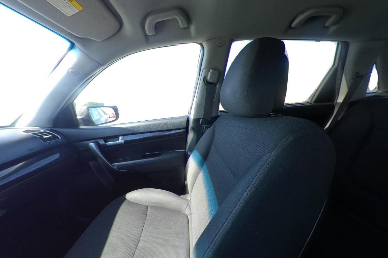 2015 Silver Kia Sorento LX AWD (5XYKTCA6XFG) with an 2.4L L4 DOHC 16V engine, 6-Speed Automatic transmission, located at 7755 State Street, Midvale, UT, 84047, (801) 753-9063, 40.610329, -111.890656 - Photo#16