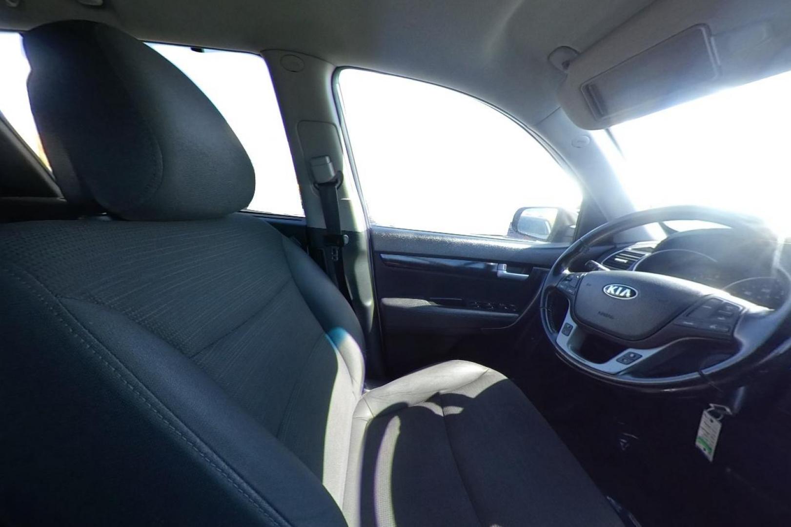 2015 Silver Kia Sorento LX AWD (5XYKTCA6XFG) with an 2.4L L4 DOHC 16V engine, 6-Speed Automatic transmission, located at 7755 State Street, Midvale, UT, 84047, (801) 753-9063, 40.610329, -111.890656 - Photo#18