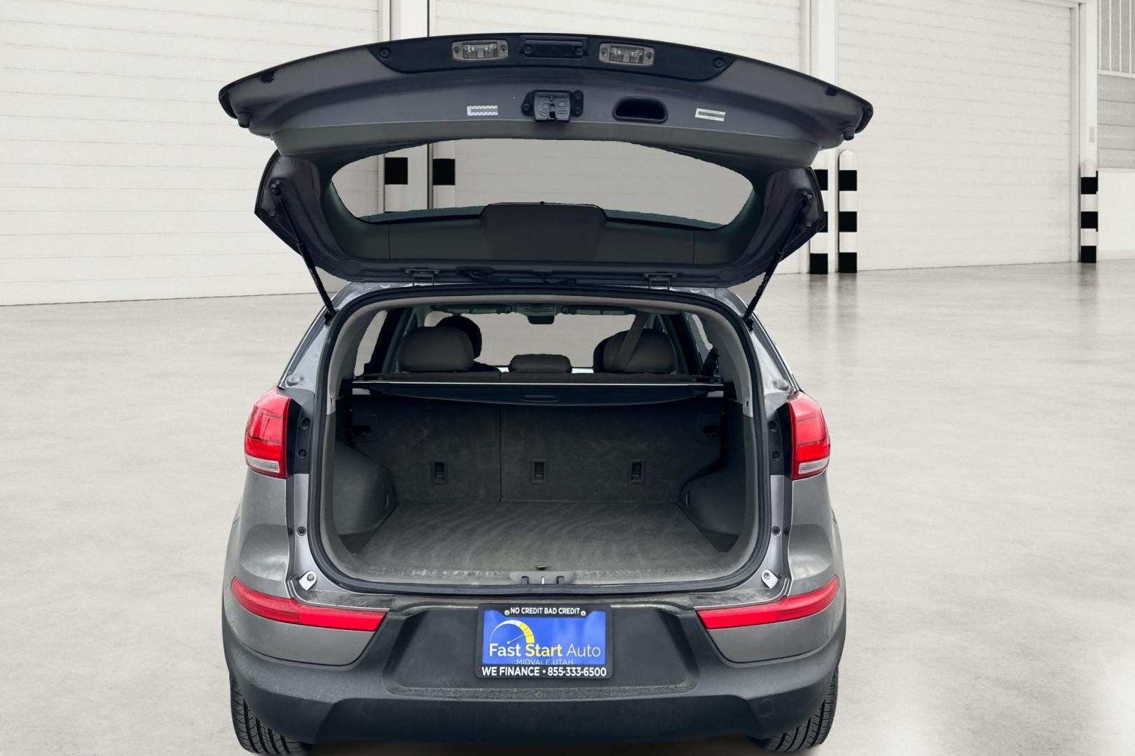 2015 Silver Kia Sportage LX FWD (KNDPB3AC7F7) with an 2.4L V6 DOHC 24V engine, 6-Speed Automatic transmission, located at 7755 State Street, Midvale, UT, 84047, (801) 753-9063, 40.610329, -111.890656 - Photo#13