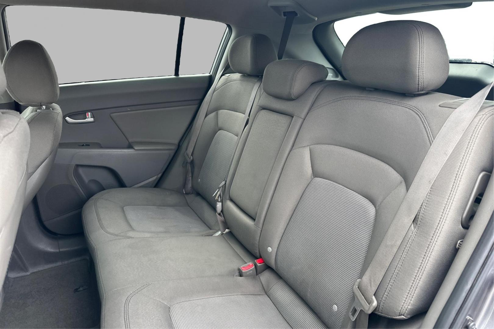 2015 Silver Kia Sportage LX FWD (KNDPB3AC7F7) with an 2.4L V6 DOHC 24V engine, 6-Speed Automatic transmission, located at 7755 State Street, Midvale, UT, 84047, (801) 753-9063, 40.610329, -111.890656 - Photo#15