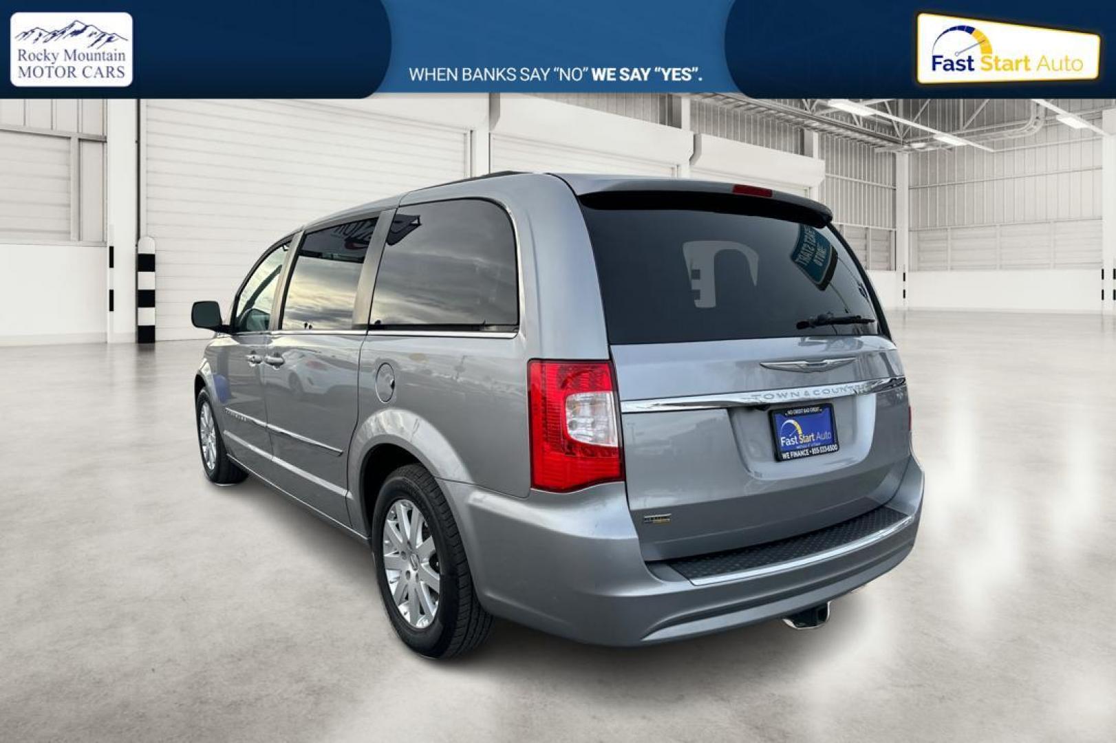 2016 Silver Chrysler Town and Country Touring (2C4RC1BG1GR) with an 3.6L V6 DOHC 24V engine, 6A transmission, located at 7755 State Street, Midvale, UT, 84047, (801) 753-9063, 40.610329, -111.890656 - Photo#5