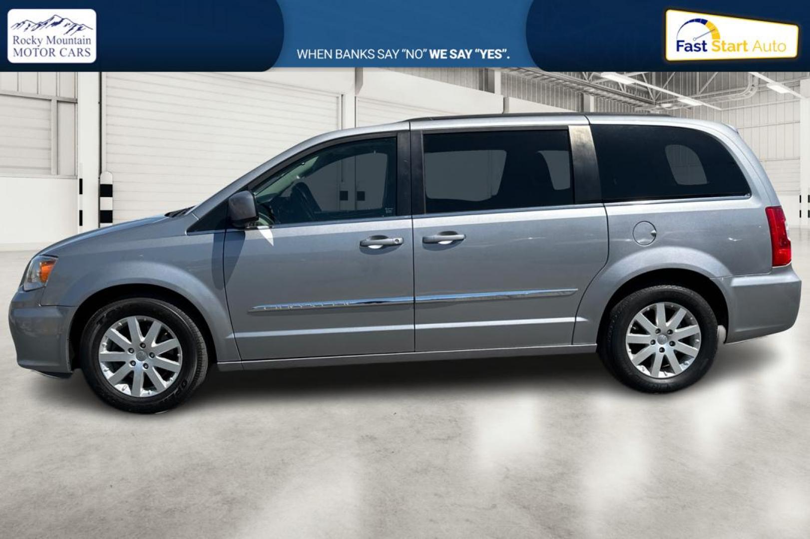 2016 Silver Chrysler Town and Country Touring (2C4RC1BG8GR) with an 3.6L V6 DOHC 24V engine, 6A transmission, located at 7755 State Street, Midvale, UT, 84047, (801) 753-9063, 40.610329, -111.890656 - Photo#6