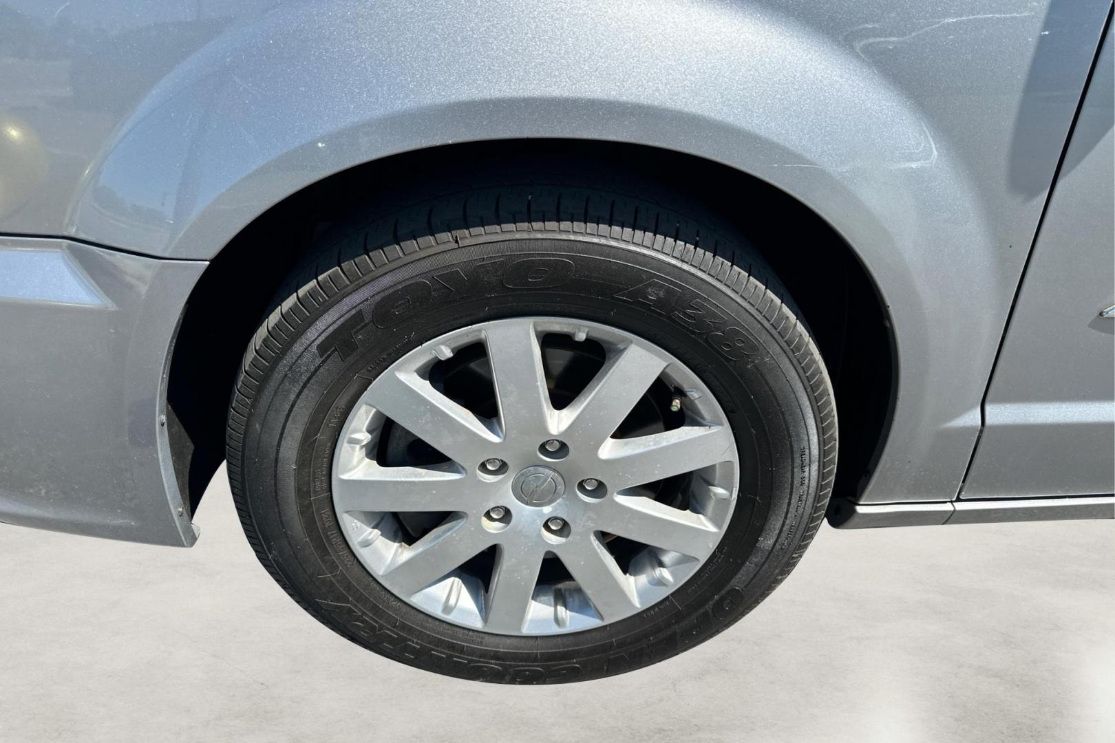 2016 Silver Chrysler Town and Country Touring (2C4RC1BG8GR) with an 3.6L V6 DOHC 24V engine, 6A transmission, located at 7755 State Street, Midvale, UT, 84047, (801) 753-9063, 40.610329, -111.890656 - Photo#12