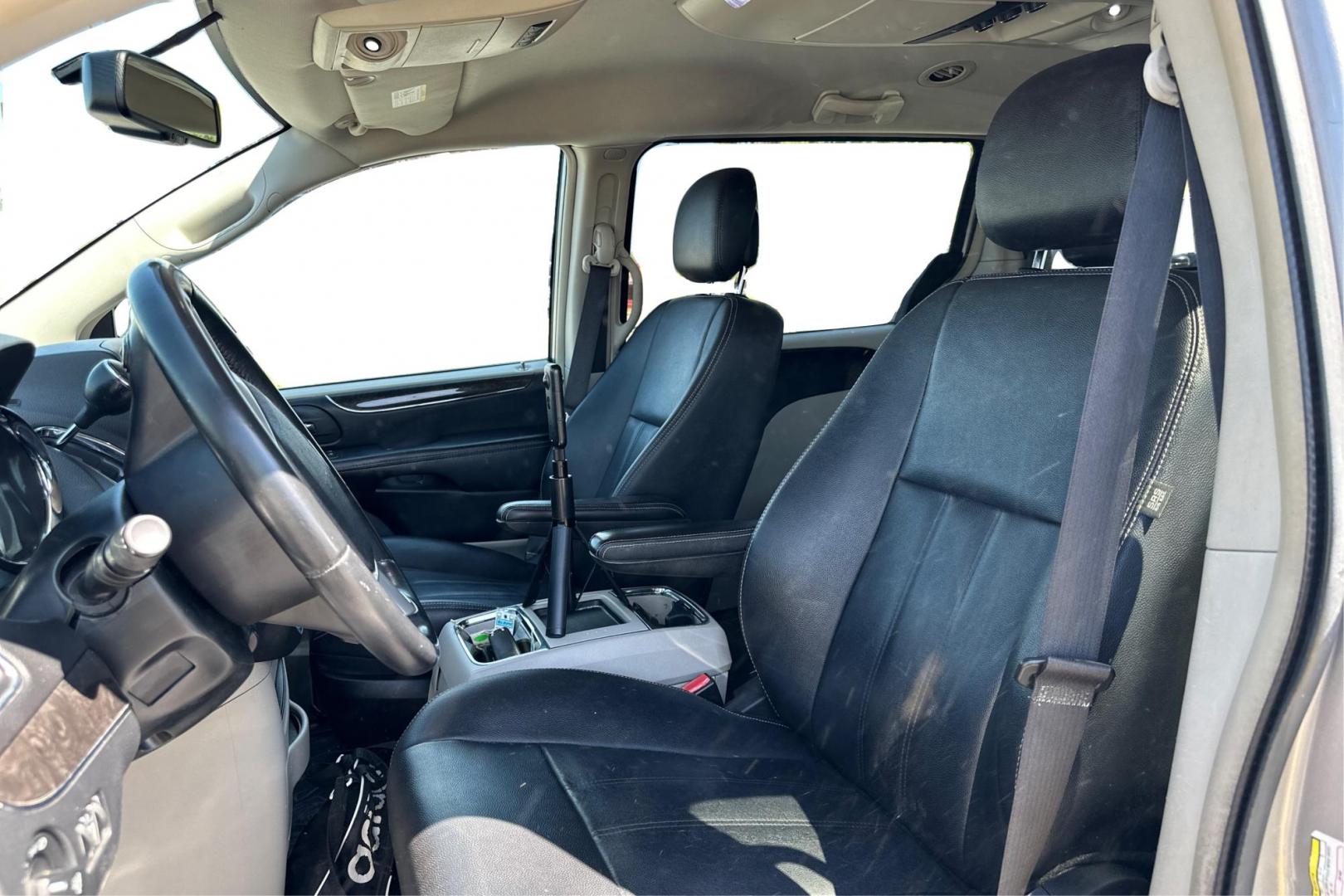 2016 Silver Chrysler Town and Country Touring (2C4RC1BG8GR) with an 3.6L V6 DOHC 24V engine, 6A transmission, located at 7755 State Street, Midvale, UT, 84047, (801) 753-9063, 40.610329, -111.890656 - Photo#14