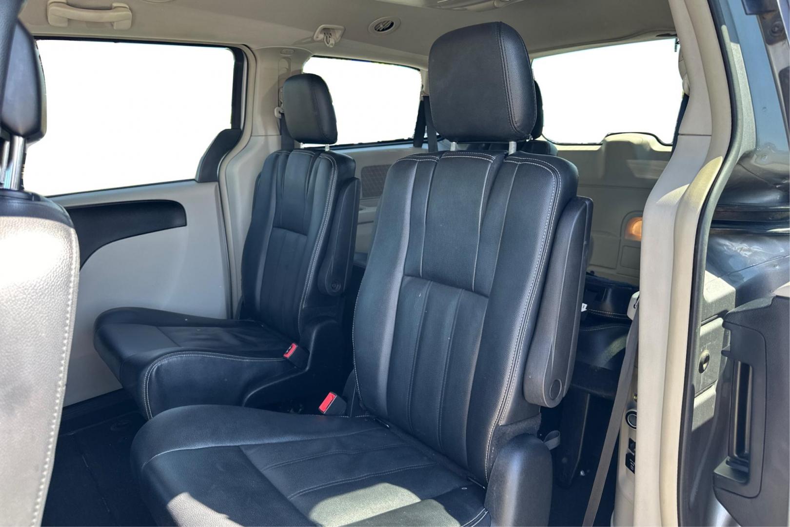 2016 Silver Chrysler Town and Country Touring (2C4RC1BG8GR) with an 3.6L V6 DOHC 24V engine, 6A transmission, located at 7755 State Street, Midvale, UT, 84047, (801) 753-9063, 40.610329, -111.890656 - Photo#15