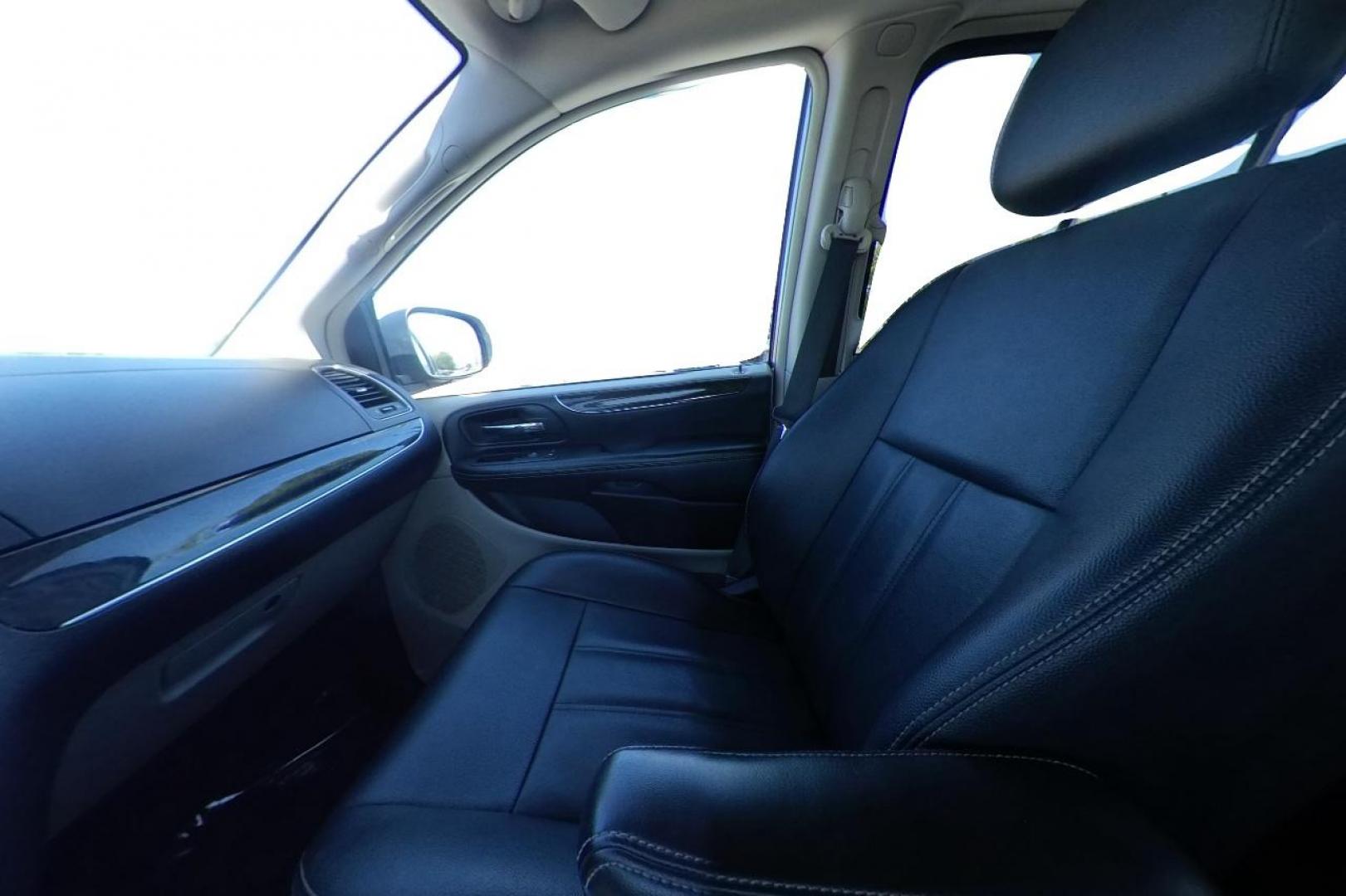 2016 Silver Chrysler Town and Country Touring (2C4RC1BG8GR) with an 3.6L V6 DOHC 24V engine, 6A transmission, located at 7755 State Street, Midvale, UT, 84047, (801) 753-9063, 40.610329, -111.890656 - Photo#17