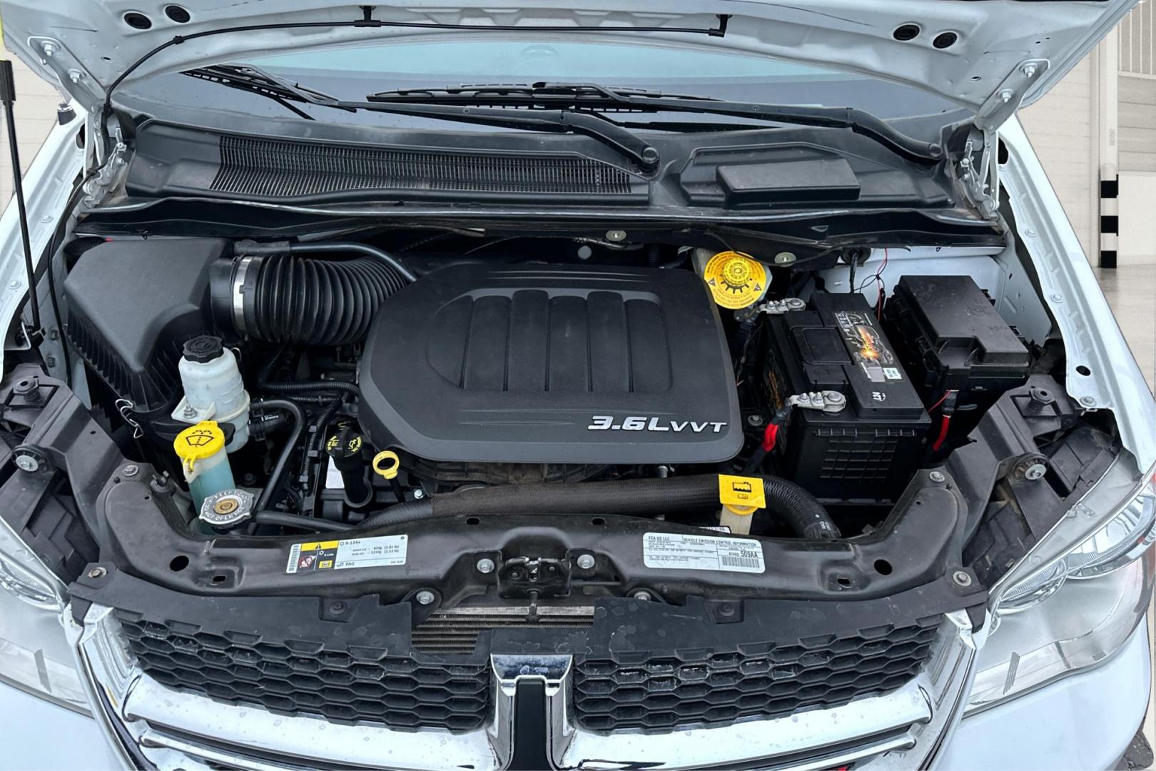 2016 White Dodge Grand Caravan SE (2C4RDGBGXGR) with an 3.6L V6 DOHC 24V engine, 6A transmission, located at 767 S State Road, Pleasant Grove, UT, 84062, (801) 785-1058, 40.354839, -111.736687 - Photo#10