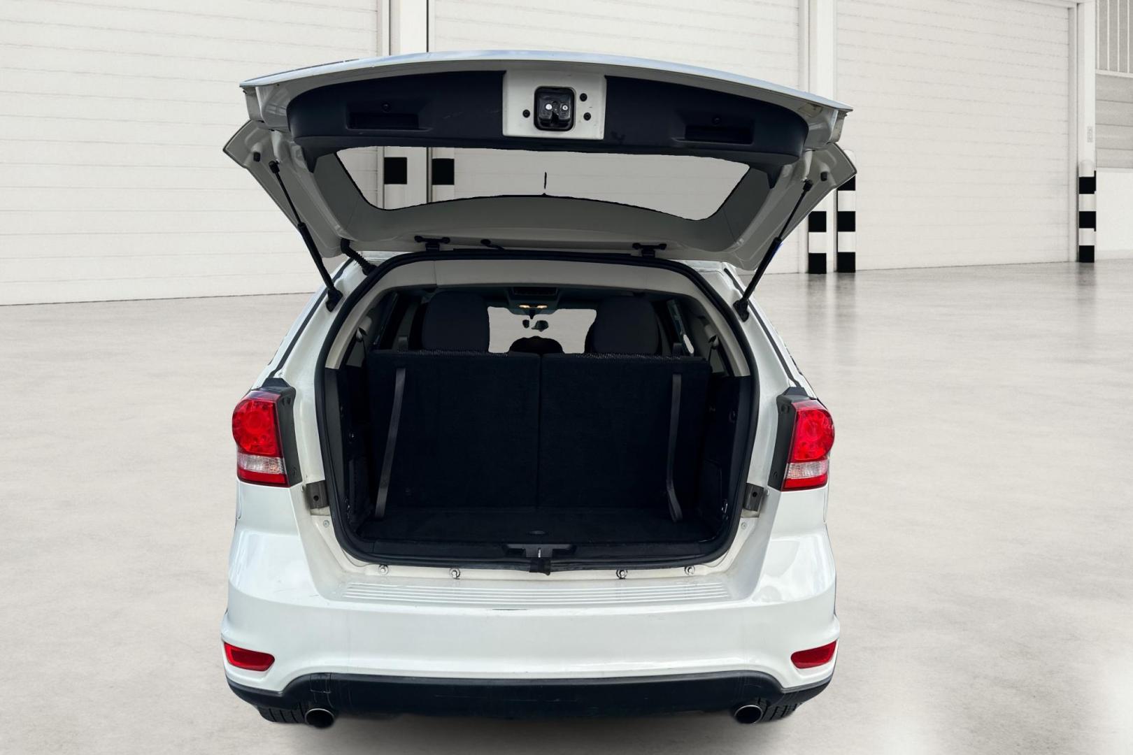 2016 White Dodge Journey SXT AWD (3C4PDDBG7GT) with an 3.6L V6 DOHC 24V engine, 6A transmission, located at 7755 State Street, Midvale, UT, 84047, (801) 753-9063, 40.610329, -111.890656 - Photo#13
