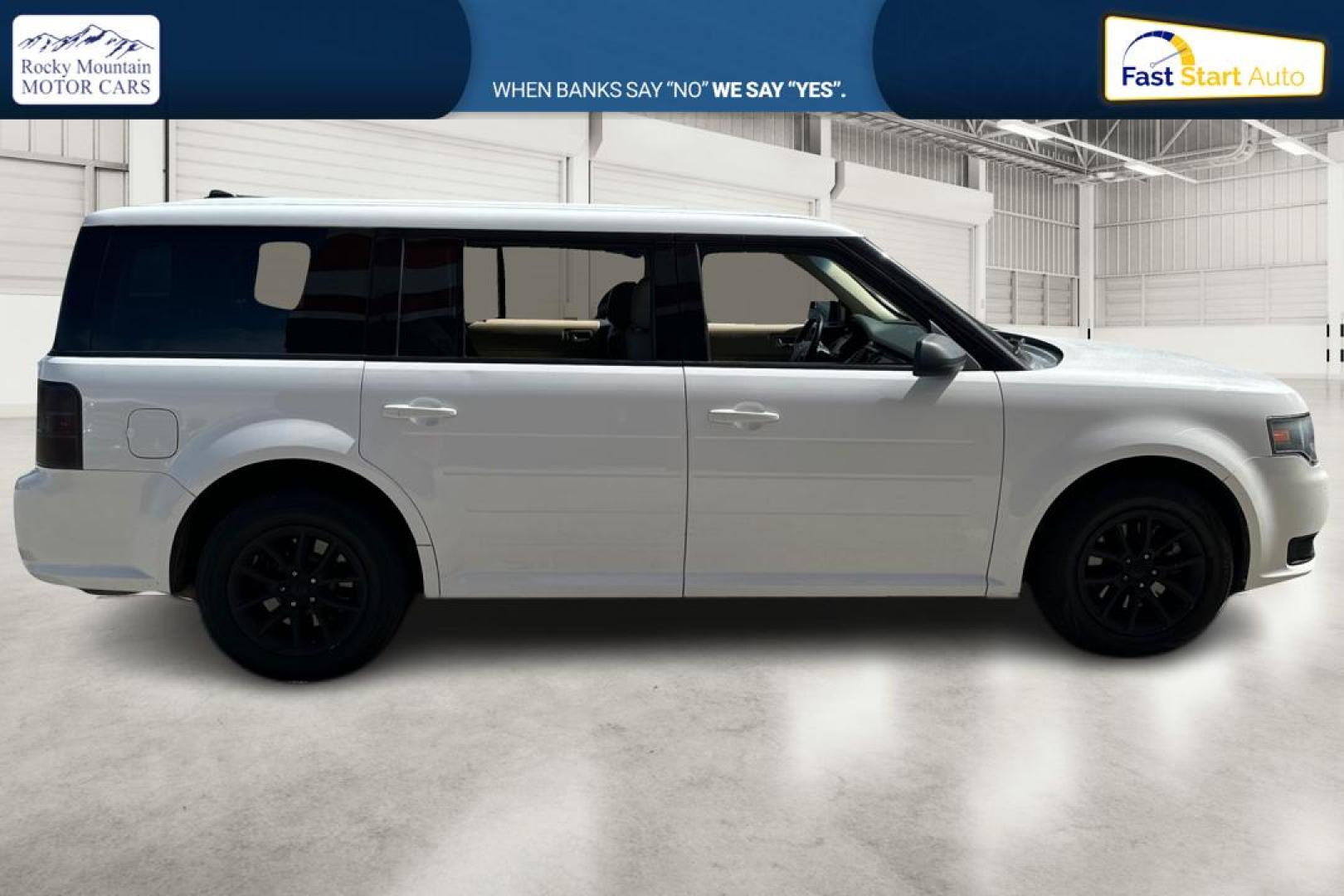 2016 White Ford Flex SE FWD (2FMGK5B82GB) with an 3.5L V6 DOHC 24V engine, 6A transmission, located at 767 S State Road, Pleasant Grove, UT, 84062, (801) 785-1058, 40.354839, -111.736687 - Photo#1