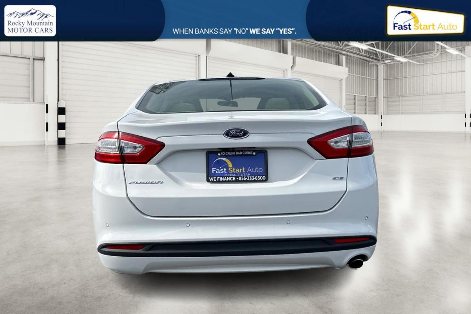 2016 White Ford Fusion SE (3FA6P0H77GR) with an 2.5L L4 DOHC 16V engine, 6-Speed Automatic transmission, located at 7755 State Street, Midvale, UT, 84047, (801) 753-9063, 40.610329, -111.890656 - Photo#4