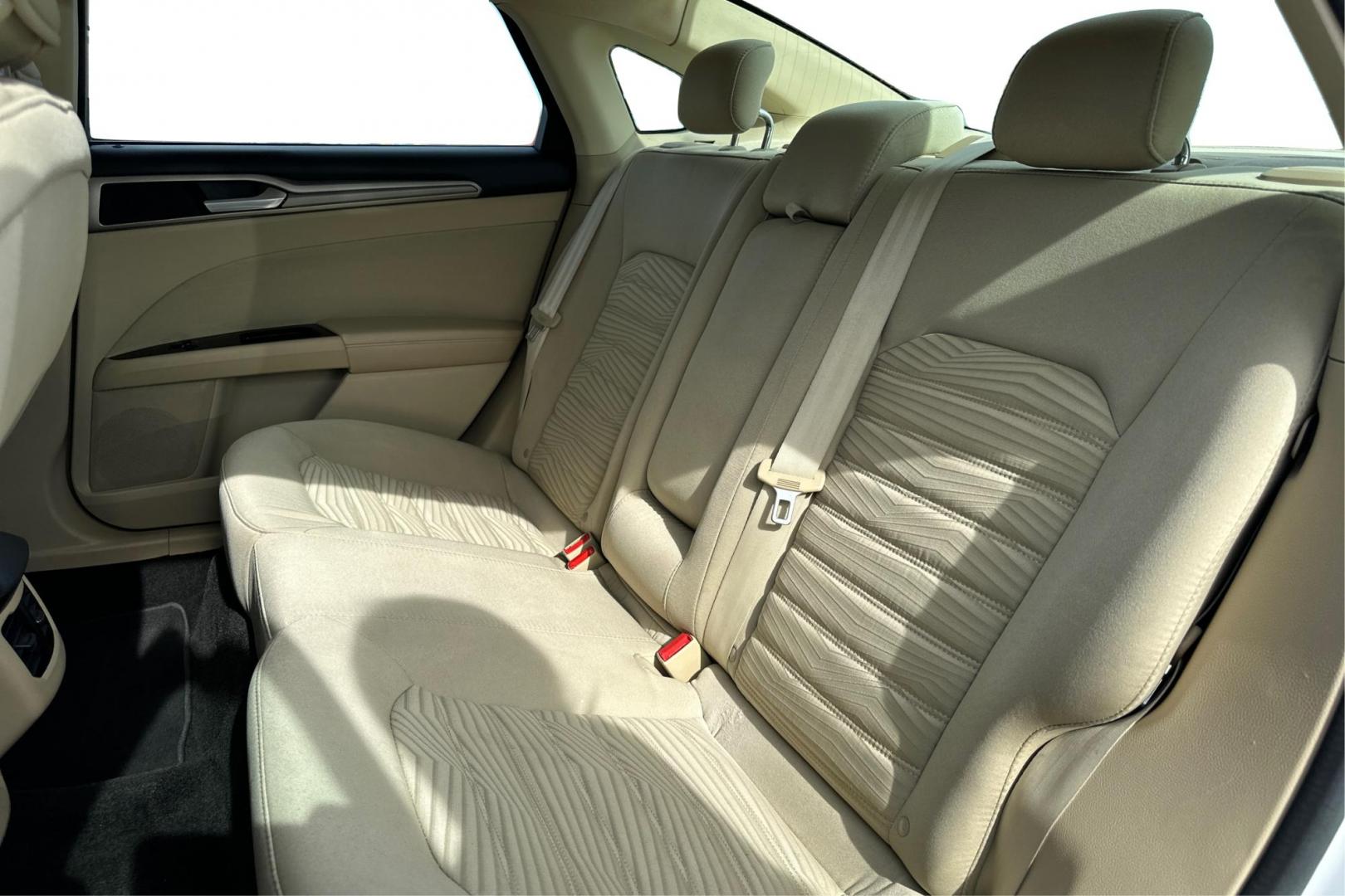 2016 White Ford Fusion SE (3FA6P0H77GR) with an 2.5L L4 DOHC 16V engine, 6-Speed Automatic transmission, located at 7755 State Street, Midvale, UT, 84047, (801) 753-9063, 40.610329, -111.890656 - Photo#15