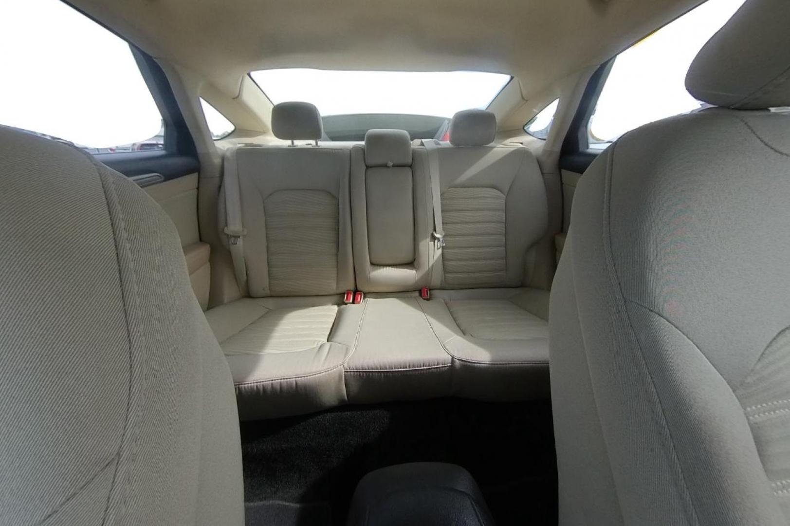2016 White Ford Fusion SE (3FA6P0H77GR) with an 2.5L L4 DOHC 16V engine, 6-Speed Automatic transmission, located at 7755 State Street, Midvale, UT, 84047, (801) 753-9063, 40.610329, -111.890656 - Photo#18