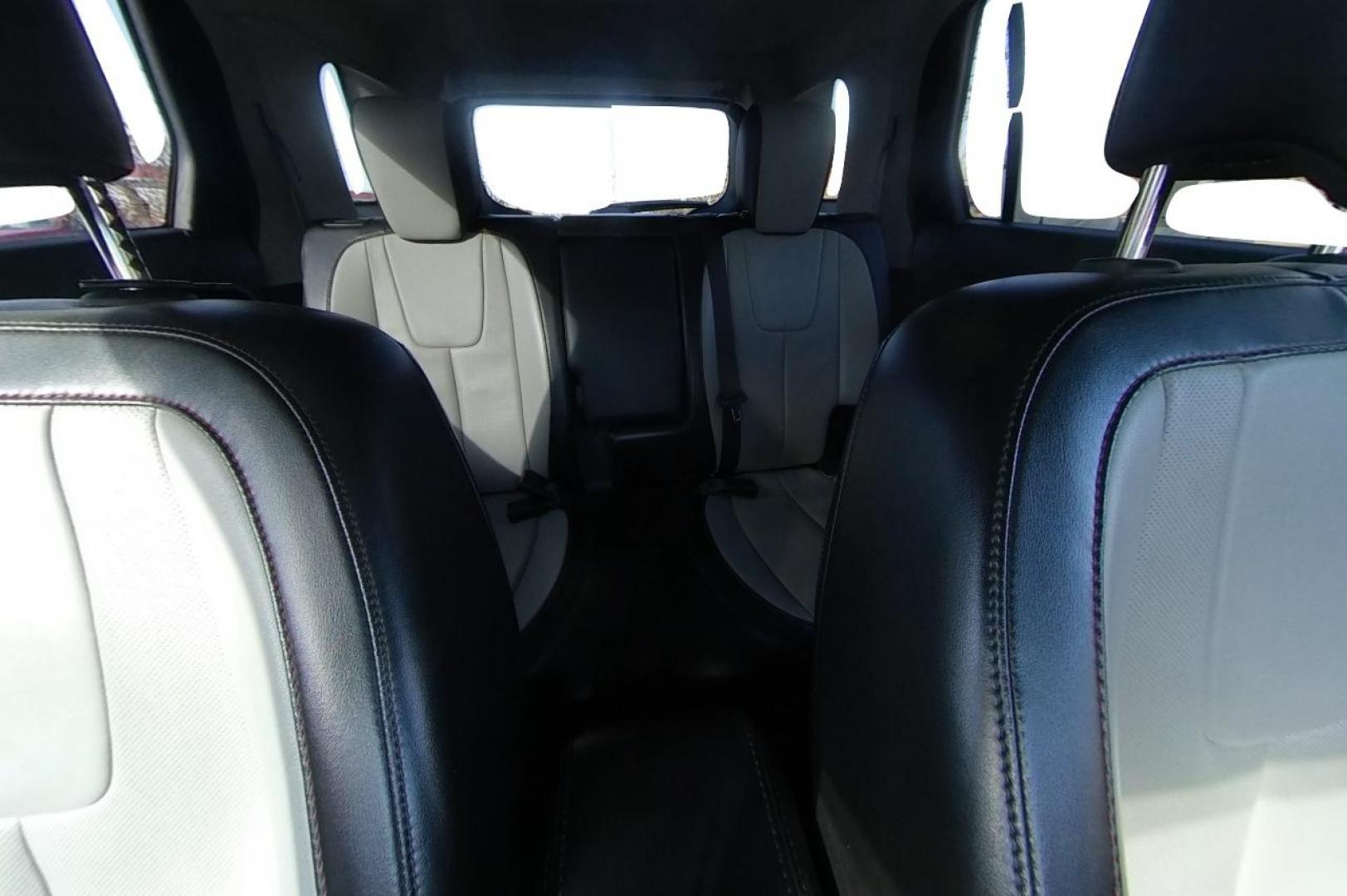 2016 White GMC Terrain SLT FWD (2GKFLPE35G6) with an 3.6L V6 DOHC 24V engine, 6A transmission, located at 7755 State Street, Midvale, UT, 84047, (801) 753-9063, 40.610329, -111.890656 - Photo#16