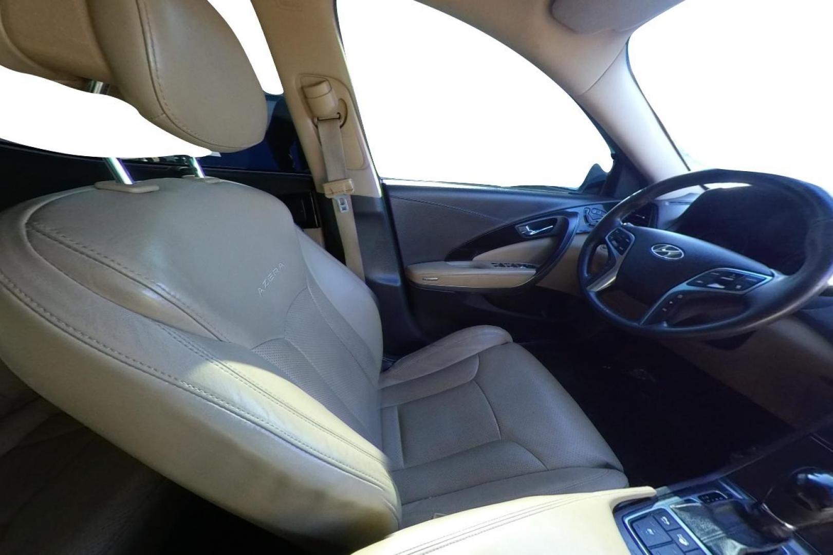 2016 Gray Hyundai Azera Limited (KMHFH4JG3GA) with an 3.3L V6 DOHC 24V engine, 6A transmission, located at 7755 State Street, Midvale, UT, 84047, (801) 753-9063, 40.610329, -111.890656 - Photo#14